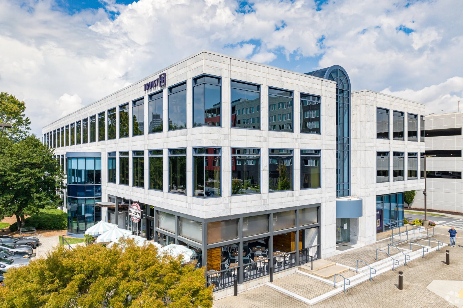 Expansive Atlanta Perimeter Center - Photo 1